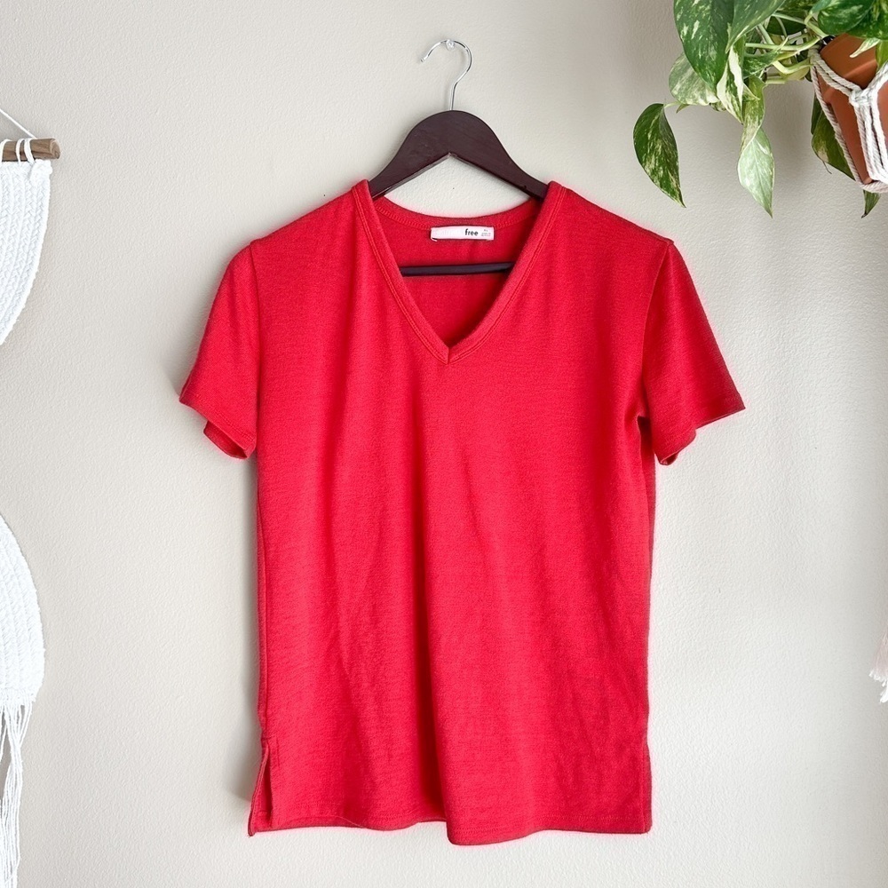 Aritzia Wilfred Free Red V-Neck Tee